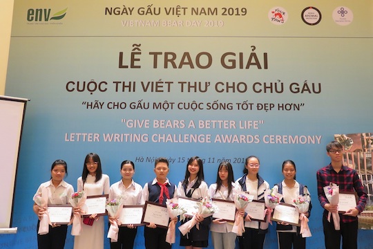 Hơn[-]97.000[-]bức[-]thư[-]kêu[-]gọi[-]“Hãy[-]cho[-]gấu[-]một[-]cuộc[-]sống[-]tốt[-]đẹp[-]hơn”